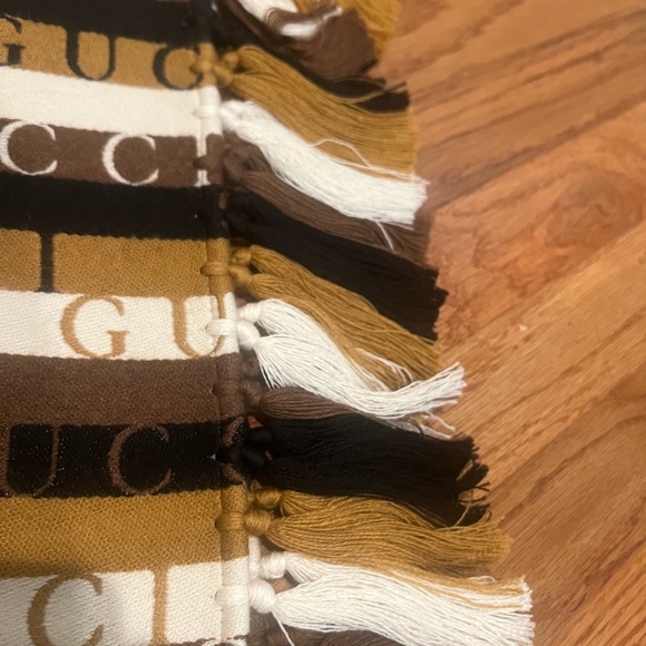 Authentic New Gucci Wool Scarf/ Shawl - Picture 3 of 9